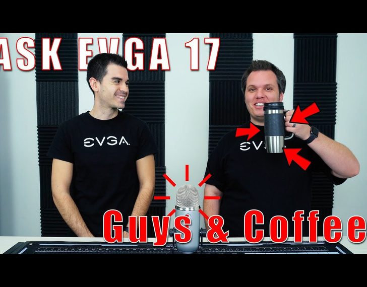 Deux hommes portant des t-shirts EVGA dans un studio, l'un tenant une tasse de voyage.