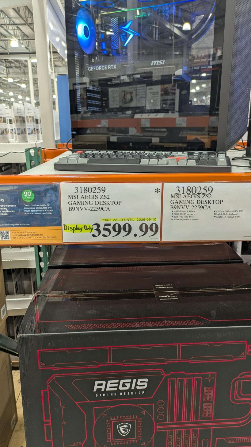 Un client de Costco achetant un PC gaming avec une RTX 5080