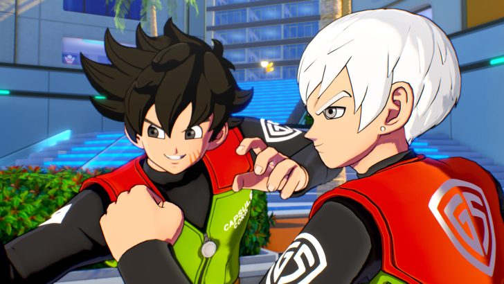 Deux personnages du jeu Dragon Ball: The Breakers vêtus d'uniformes Capsule Corp, en position de confrontation dans un décor extérieur avec un escalier en arrière-plan.