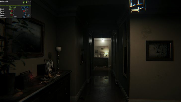 Un couloir sombre du jeu 'P.T.' est affiché à l'écran sur un système avec une NVIDIA RTX 4060 et un Intel i7-12700H affichant '219 FPS' dans le coin.