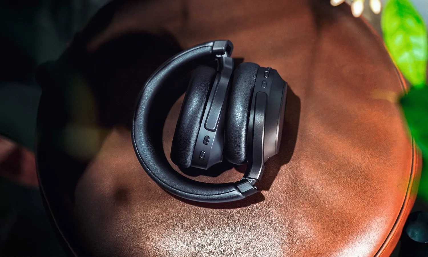 Casques Razer Barracuda V2 Pro posés sur une table