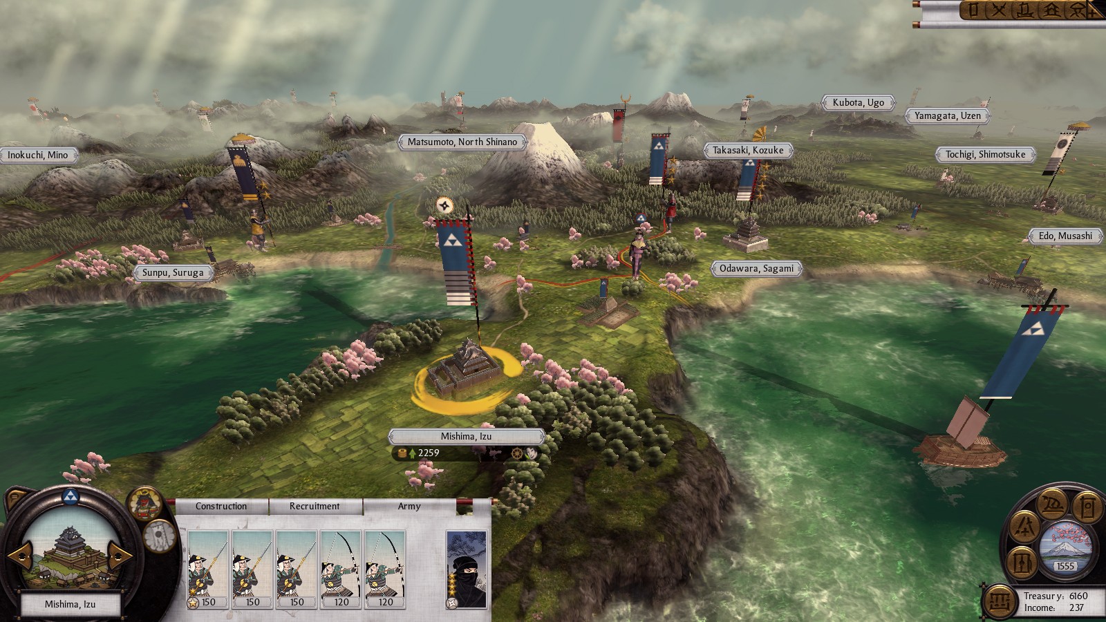Vue de la carte stratégique de Total War: Shogun 2 montrant la région de Mishima, Izu avec des unités militaires et des ressources affichées en bas.