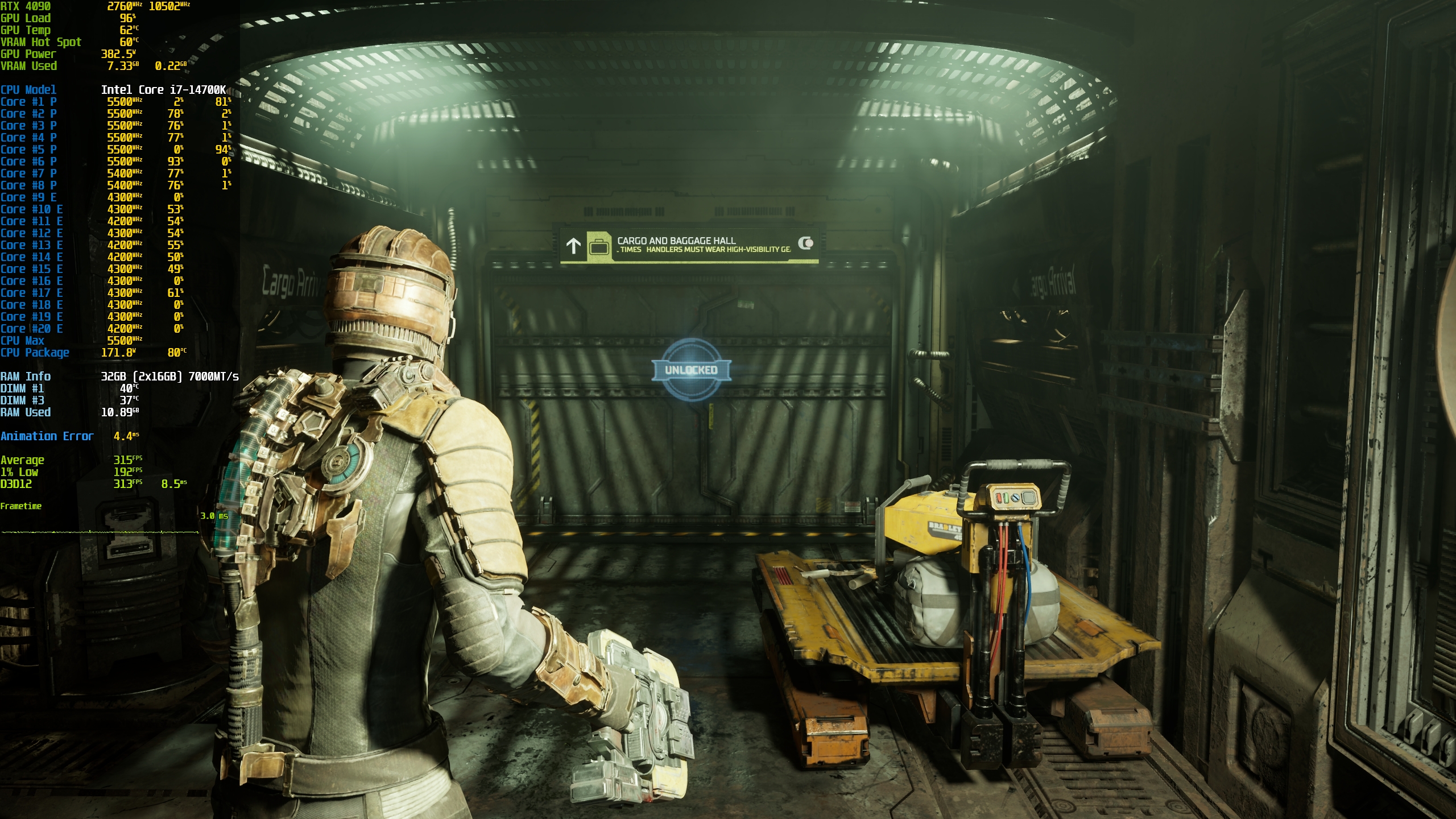 Personnage dans Dead Space approchant une porte de cargo déverrouillée, avec les métriques de performance affichées à l'écran.